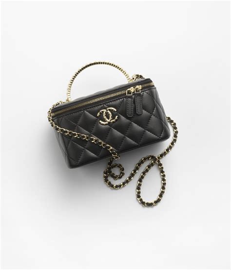 chanel pochettes avec chaîne.